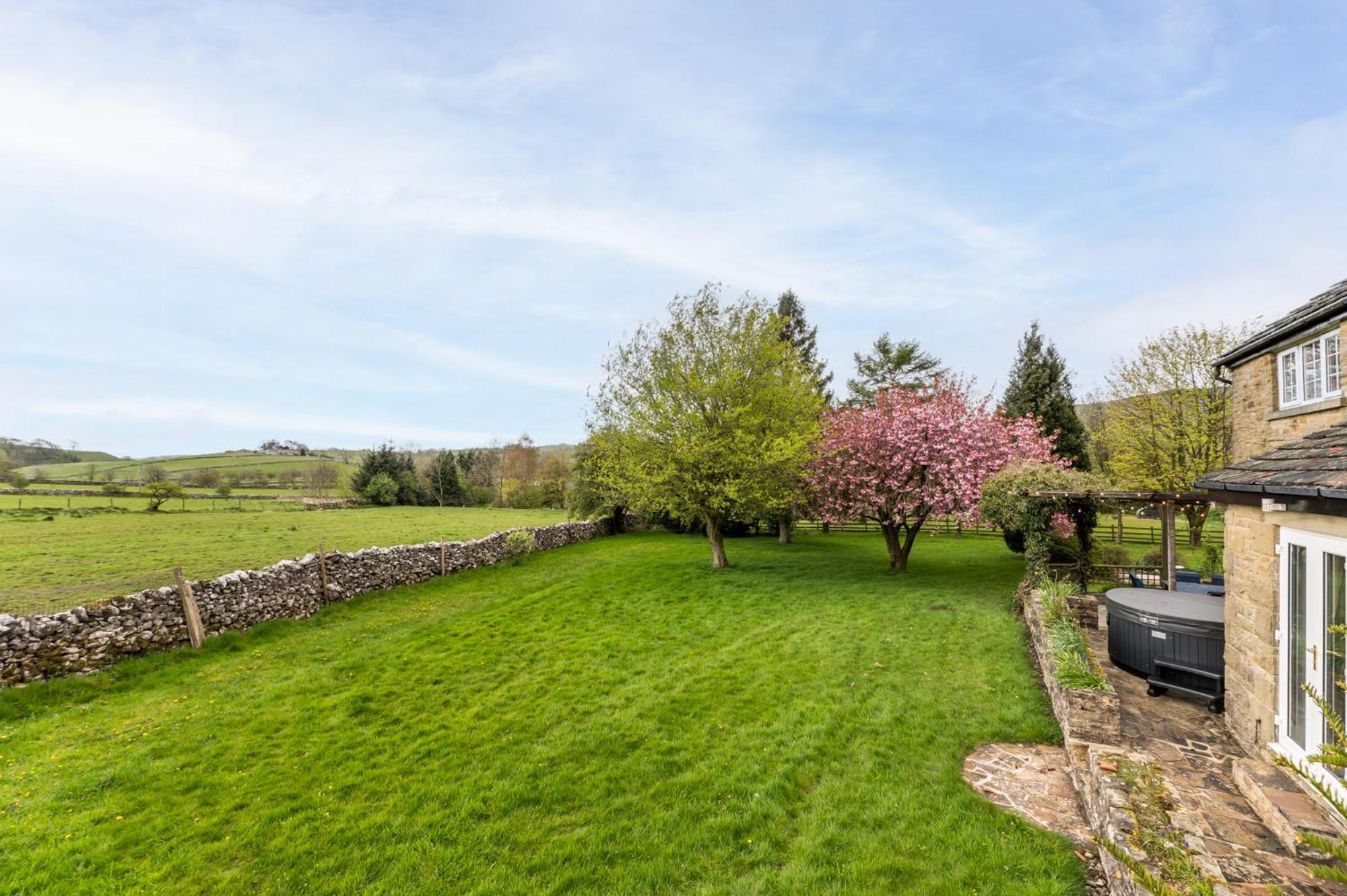 Central Malham Wellbeing Escape With Hot Tub Sleeps 8 Exteriör bild
