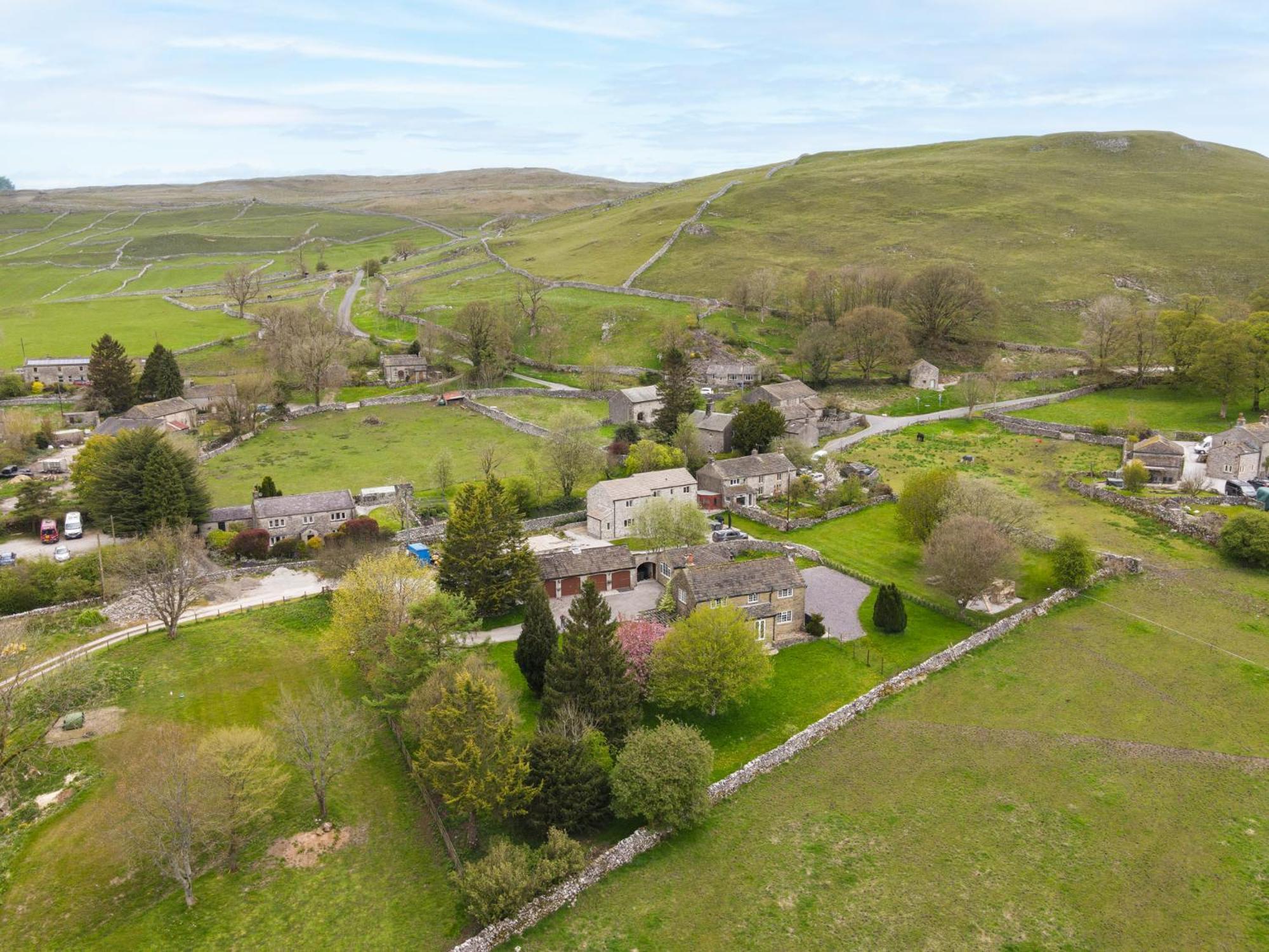 Central Malham Wellbeing Escape With Hot Tub Sleeps 8 Exteriör bild